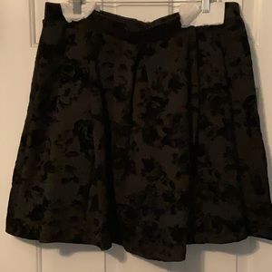 Torrid size 2 skirt, polyester/spandex, 21 inch length, Raised flowers, pockets